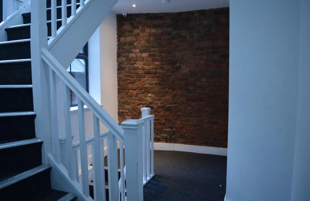 Spacious Shude Hill Apartment With Balcony-1