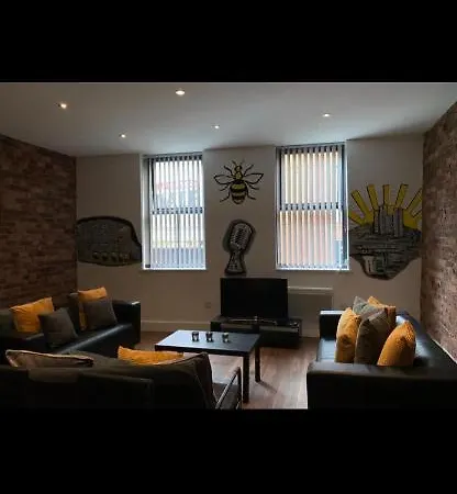 Spacious Shude Hill Apartment With Balcony-2