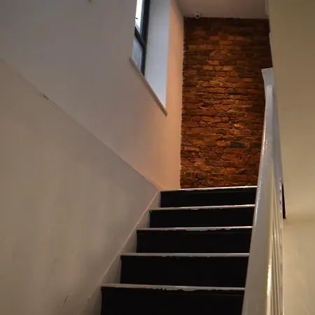 Spacious Shude Hill Apartment With Balcony-3