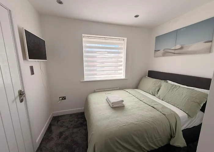 Luxury Rooms - Pick A Room - Free Parking & Kitchen Access, Near Etihad Stadium, The Coop Live & Piccadilly Station,